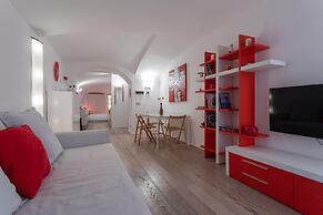 Red Studio Near Porta Nuova by Wonderful Italy