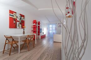 Red Studio Near Porta Nuova by Wonderful Italy