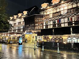 Center Suíço Flats e Shopping