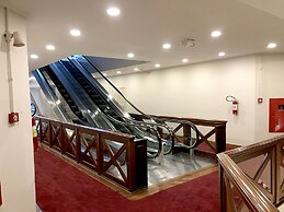 Center Suíço Flats e Shopping