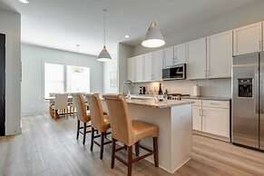 Spectacular Condo Rooftop Deck Great for Groups