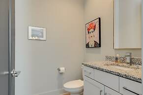 Spectacular Condo Rooftop Deck Great for Groups