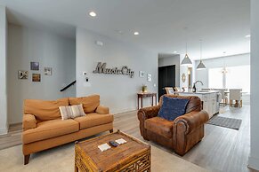 Spectacular Condo Rooftop Deck Great for Groups