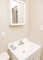 Convenient Apt W/shopping, Dining & Freeways