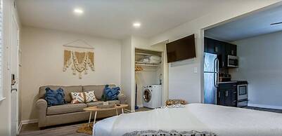 Centrally Located Studio Near Downtown