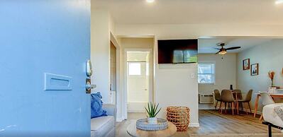 Centrally Located Studio Near Downtown