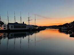 Harbourside Hideaway - Superb Flat With Terrace