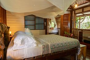 Casa Cayuco Eco-Adventure Lodge