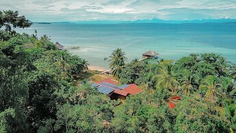 Casa Cayuco Eco-Adventure Lodge