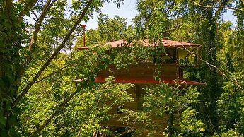 Casa Cayuco Eco-Adventure Lodge
