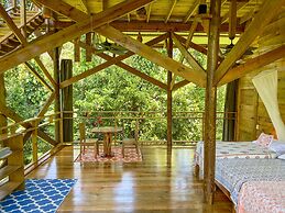 Casa Cayuco Eco-Adventure Lodge