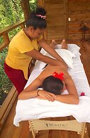 Casa Cayuco Eco-Adventure Lodge