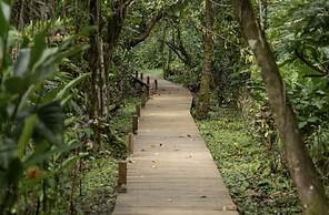Casa Cayuco Eco-Adventure Lodge