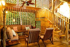 Casa Cayuco Eco-Adventure Lodge