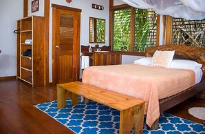Casa Cayuco Eco-Adventure Lodge