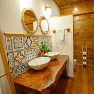Casa Cayuco Eco-Adventure Lodge