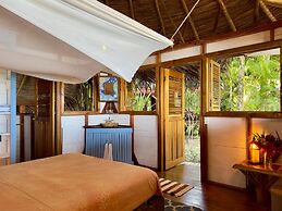 Casa Cayuco Eco-Adventure Lodge