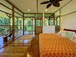 Casa Cayuco Eco-Adventure Lodge
