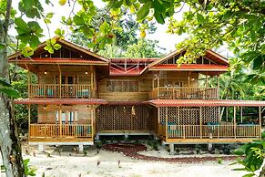 Casa Cayuco Eco-Adventure Lodge