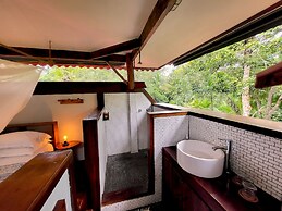 Casa Cayuco Eco-Adventure Lodge