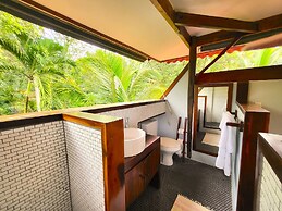 Casa Cayuco Eco-Adventure Lodge