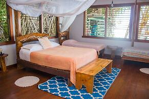 Casa Cayuco Eco-Adventure Lodge