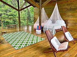 Casa Cayuco Eco-Adventure Lodge