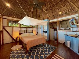 Casa Cayuco Eco-Adventure Lodge