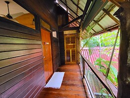 Casa Cayuco Eco-Adventure Lodge