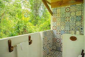 Casa Cayuco Eco-Adventure Lodge
