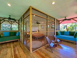 Casa Cayuco Eco-Adventure Lodge