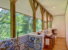 Casa Cayuco Eco-Adventure Lodge