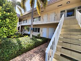 Coco Palms Apartments By Lowkl