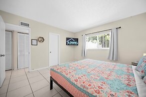 Coco Palms Apartments By Lowkl