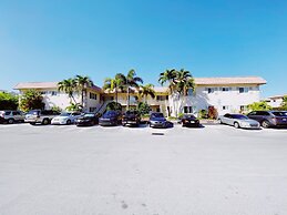 Coco Palms Apartments By Lowkl