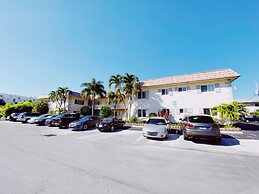 Coco Palms Apartments By Lowkl