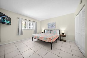 Coco Palms Apartments By Lowkl