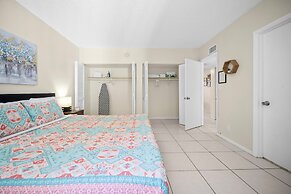 Coco Palms Apartments By Lowkl