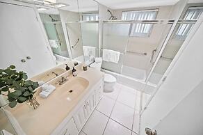 Coco Palms Apartments By Lowkl