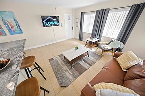 Coco Palms Apartments By Lowkl