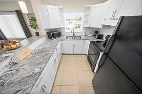 Coco Palms Apartments By Lowkl