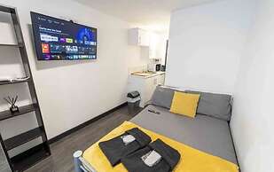 46 North Road Studios Near QE and UOB