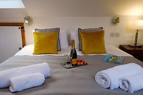 Riverwalk Apartment North