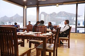 Pine Regency - Aravali's Peak view