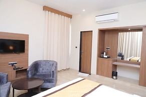 Pine Regency - Aravali's Peak view