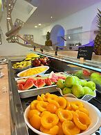 Ninos Grand Beach Hotel & Resort