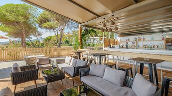 Ninos Grand Beach Hotel & Resort