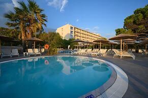 Ninos Grand Beach Hotel & Resort