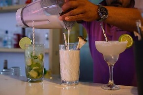 Ninos Grand Beach Hotel & Resort