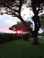 Ninos Grand Beach Hotel & Resort